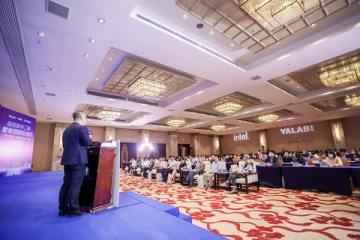 Conferenza al dettaglio con Intel tenuta da YalaTech e firmato un accordo di cooperazione strategica