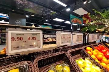 Le etichette dei prezzi digitali a grande schermo sono adottate dai supermercati