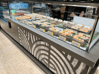 Il marchio australiano di sushi utilizza le etichette digitali Yalatech nei suoi 100 negozi